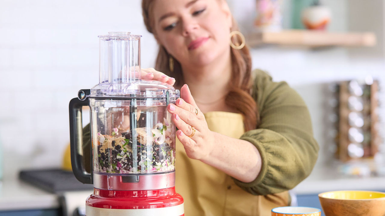 Alicia using a food processor